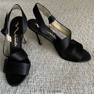 PRISTINE & BEAUTIFUL NINA BLACK EVENING STRAPPY 4” HEELS IN US SIZE 9 OR EU 39